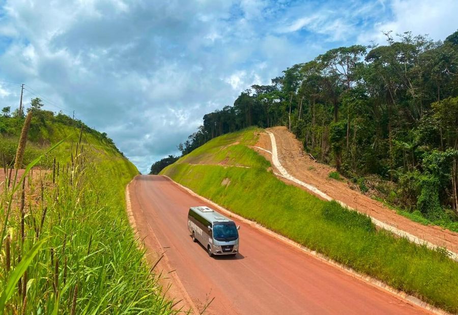 Hidrossemeadura aplicada em taludes de rodovia no Pará